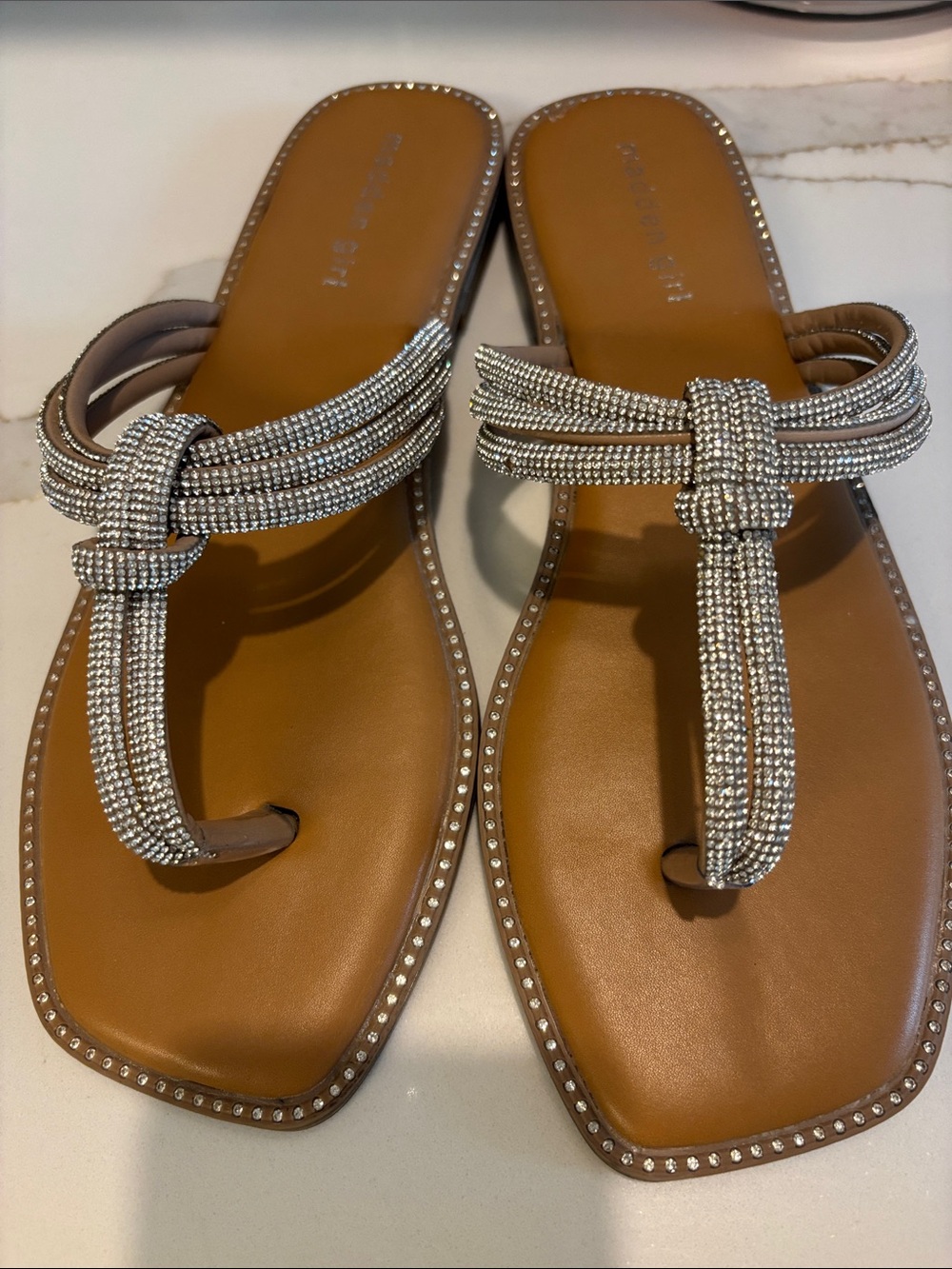Madden Girl Hollis Size 9.5
Silver Rhinestone T-Strap Tan Footbed Sandals